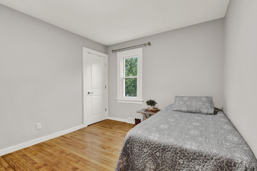 Building Photo - 3124 S Ellen St