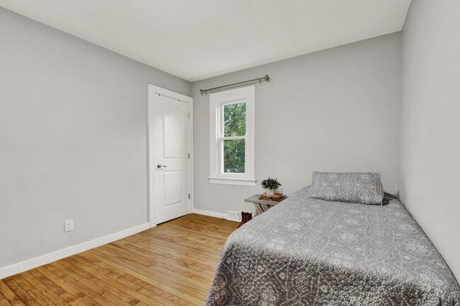 Building Photo - 3124 S Ellen St