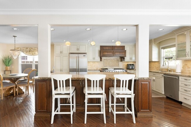 Building Photo - Modern Luxury in Cypress – 4BR Home with H...