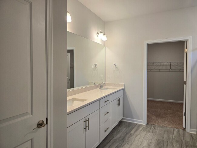 Building Photo - 3 Bedroom / 3 Bath Single Family Home near Brier Creek with 1st floor living!
