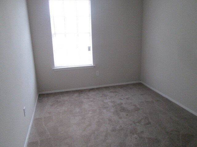 Building Photo - 811 Whispering Pine Dr