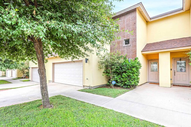 Building Photo - 10510 Sandia Dr