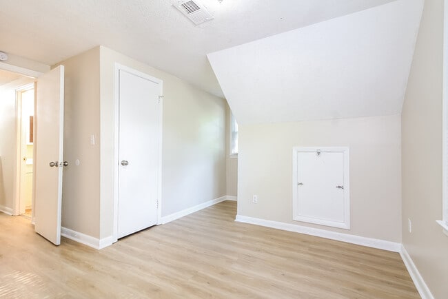 Building Photo - 34 Oak Glen Dr
