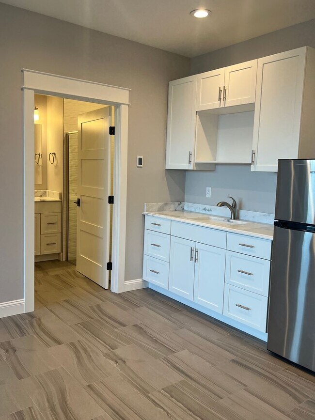 Building Photo - Beautiful, Custom home in the heart of Jacksonville | Available Now