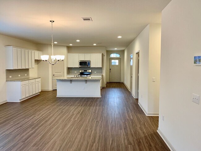 Building Photo - Beautiful 4 bedroom 3 bathroom home in Pfl...