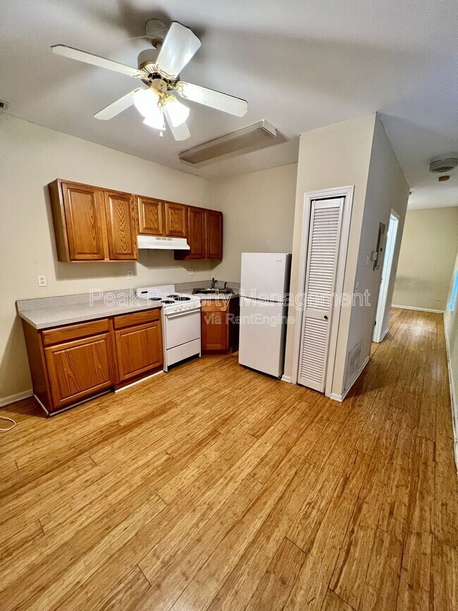 Building Photo - 1110 W Main St