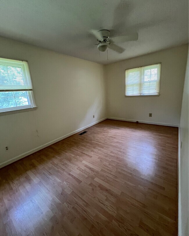 Building Photo - 1521 Cedar Ln