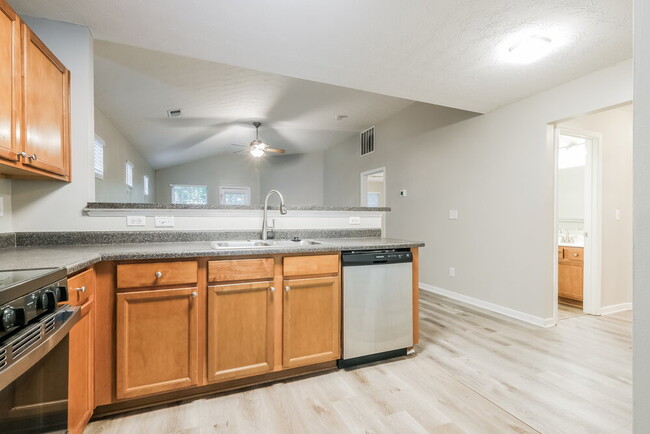 Building Photo - 79 Topaz Dr