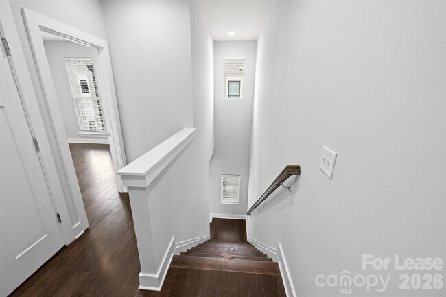 Building Photo - 1555 Duckworth Ave