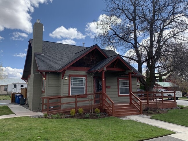 Building Photo - 306 NW 7th St