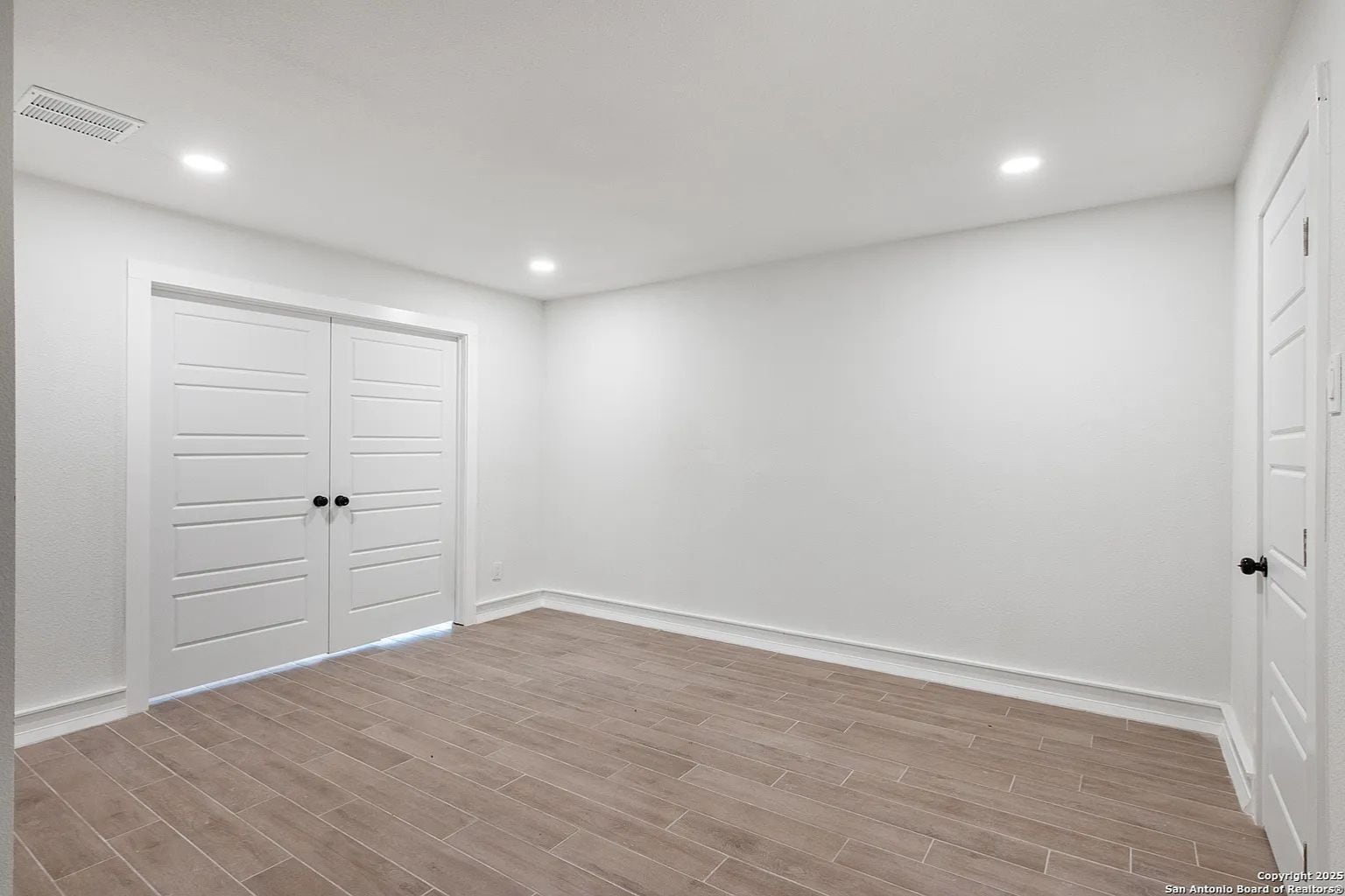 Building Photo - 123 E Brandon