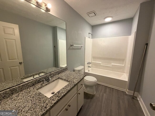 Building Photo - 212 Regal Way W