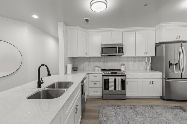 Building Photo - 48 W Broadway