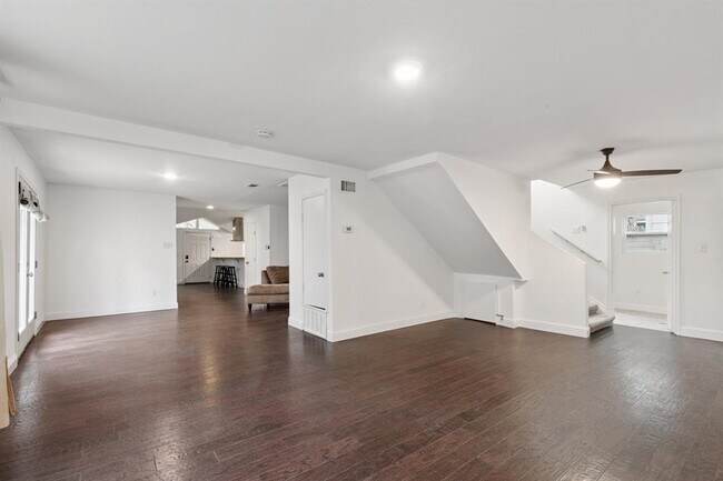 Building Photo - 2814 Gonzales St