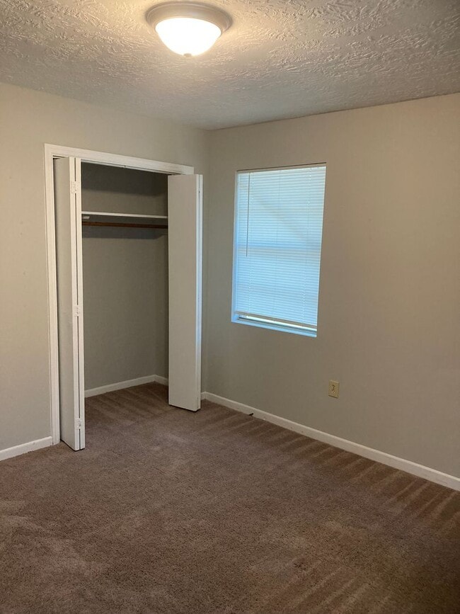 Building Photo - 3 Bedroom 2 Bath House with Double Garage ...