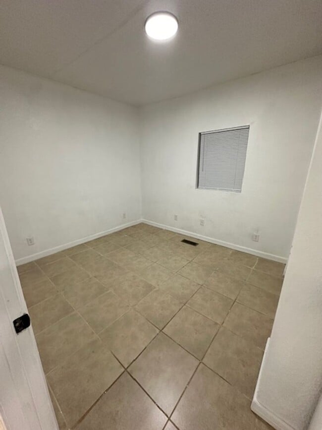 Building Photo - JP - Early