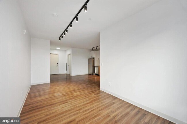 Building Photo - 4240 Chestnut St