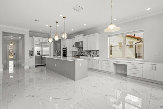 Building Photo - 10511 Royal Cypress Way