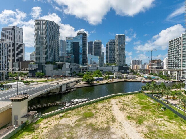 Building Photo - 350 S Miami Ave