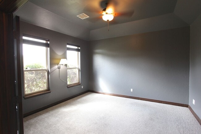 Building Photo - Home in Gated Community also In Deer Creek Schools