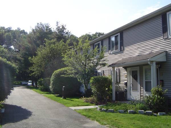 Building Photo - 10 Village Brook Ln