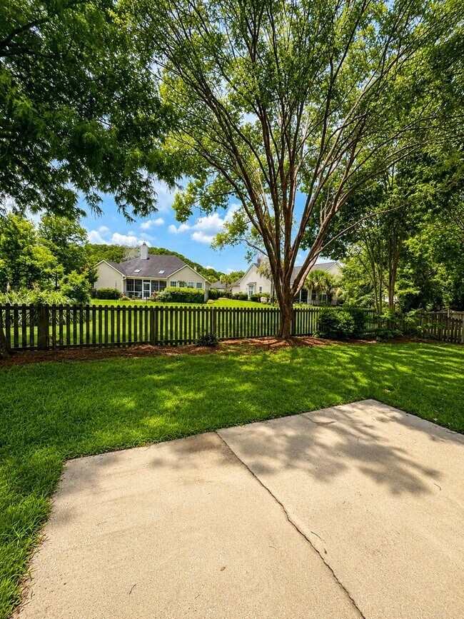 Building Photo - 1589 Thomas Barksdale Way
