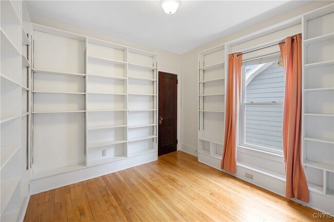 Building Photo - 144 Durston Ave