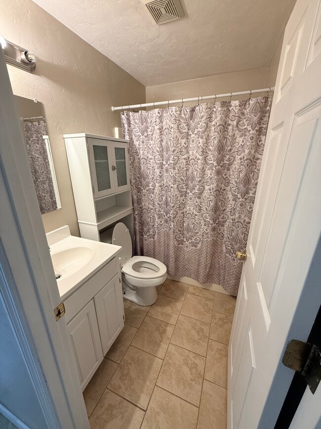 Building Photo - 279 SE Forest Terrace