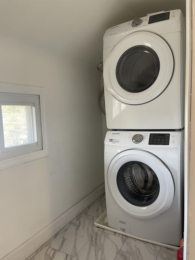 Building Photo - 125 Marsellus Pl