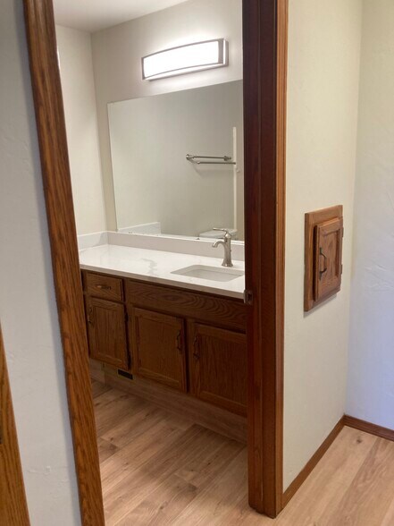 Upstairs bathroom - 1745 Alfred Dr