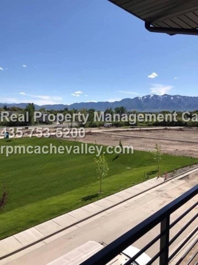 Building Photo - 163 E 550 N