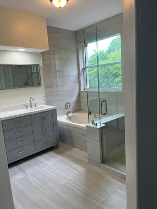 Building Photo - 5076 SW 38th Way