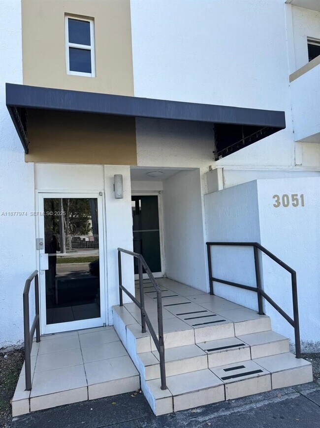 Building Photo - 3051 SW 27th Ave