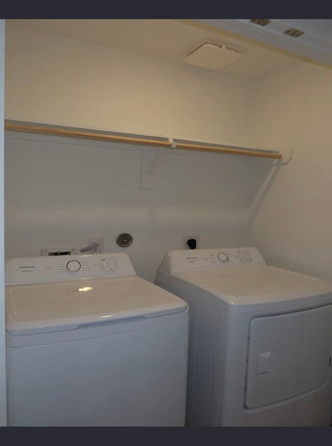 Building Photo - 5122 Red Drum Dr