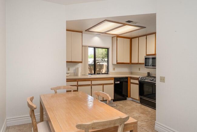 Building Photo - 28916 Isleta Ct