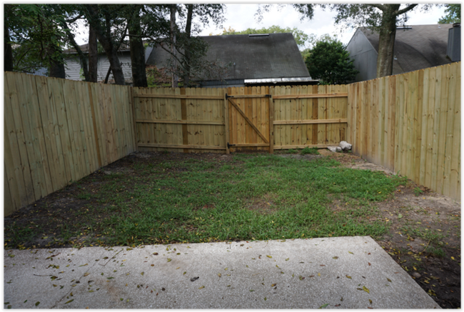 Building Photo - 2 bedroom townhome near NAS