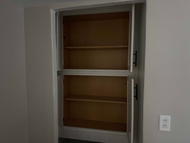 Building Photo - 402 Fernando St NE