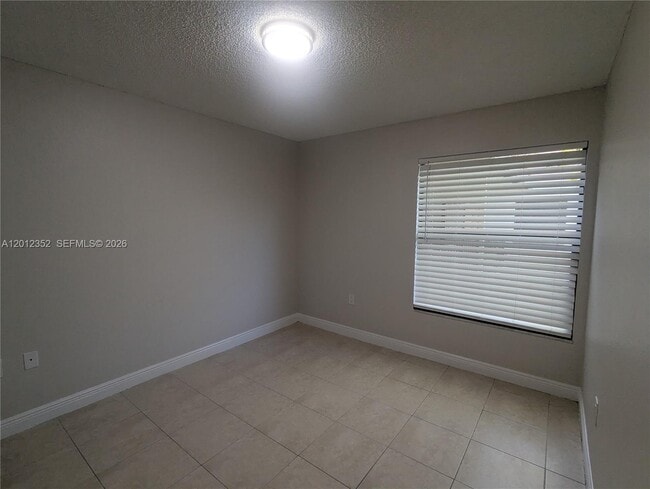 Building Photo - 1564 Lake Crystal Dr