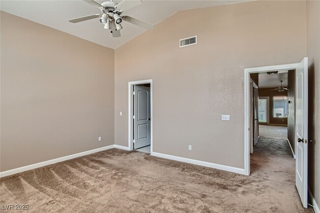 Building Photo - 7640 Rolling View Dr