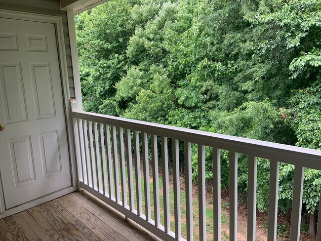 Building Photo - 2 BR Lawndale condo--water included!