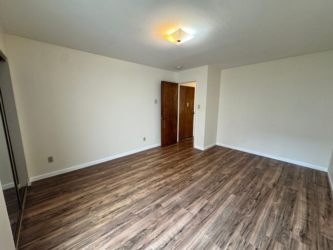 Building Photo - One Bedroom in Duboce Triangle Available N...