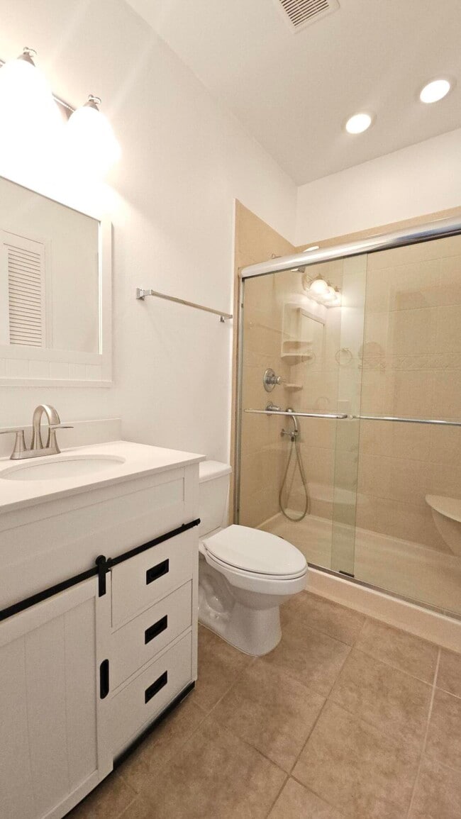 Building Photo - 92 Mozart Ln