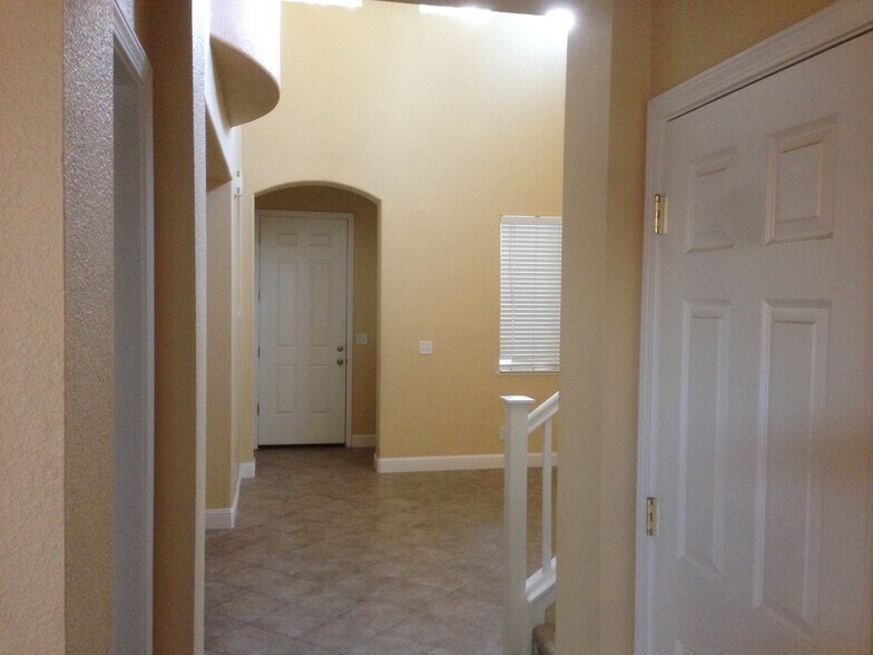 Building Photo - 2141 Buck River St