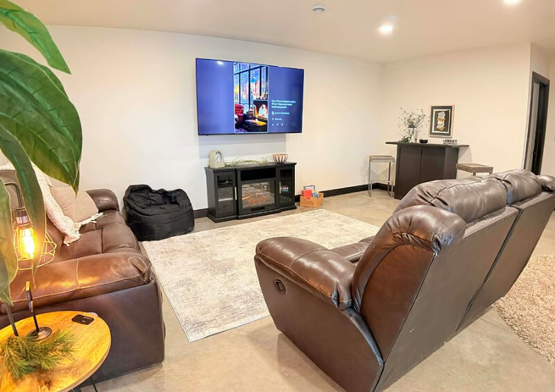 Building Photo - 921 Haley