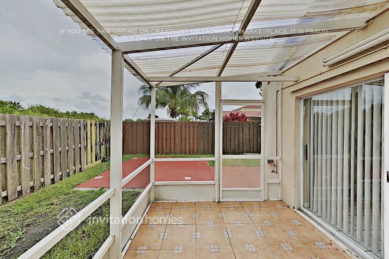 Building Photo - 16940 SW 142nd Pl