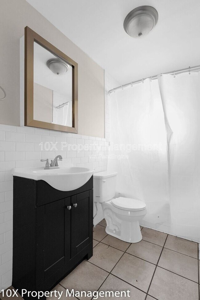 Building Photo - 1656 E Sycamore St