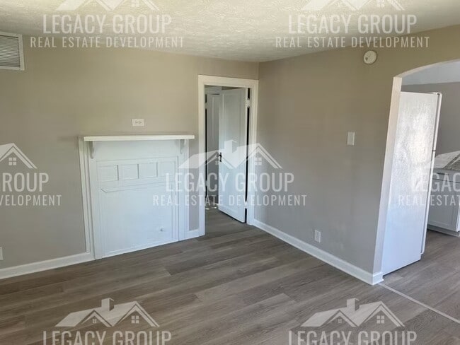 Building Photo - 2216 Mt Vernon Ave