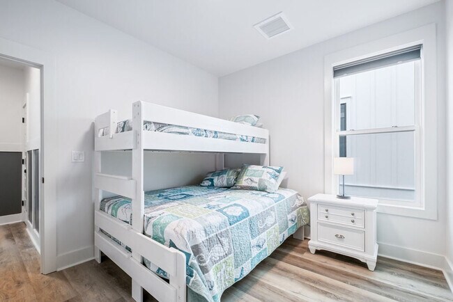 Building Photo - 238 Oleander Dr