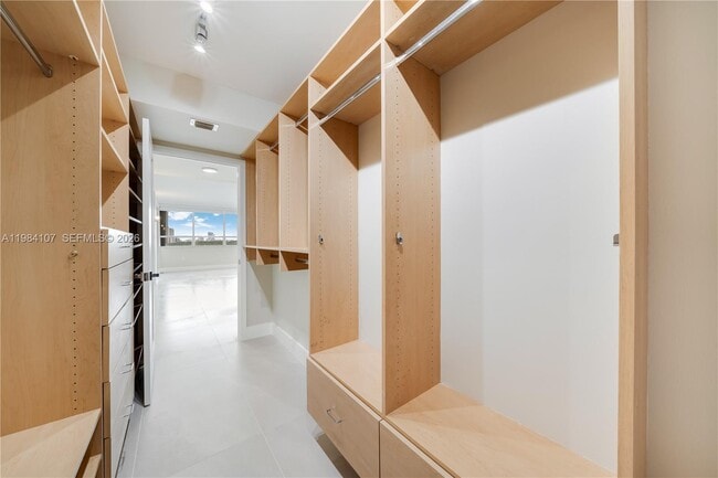 Building Photo - 1 Grove Isle Dr