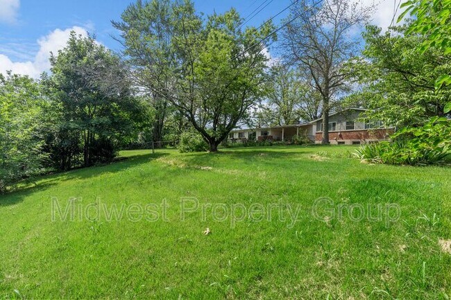 Building Photo - 3110 N Waterford Dr